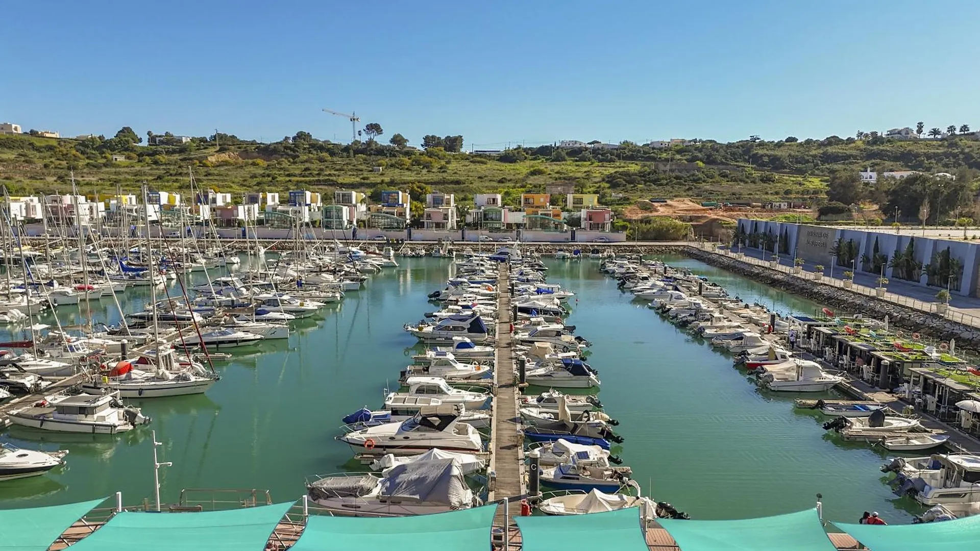Marina Breeze Apartment With Pool - 900M From The Beach Albufeira 0*,  Portugal