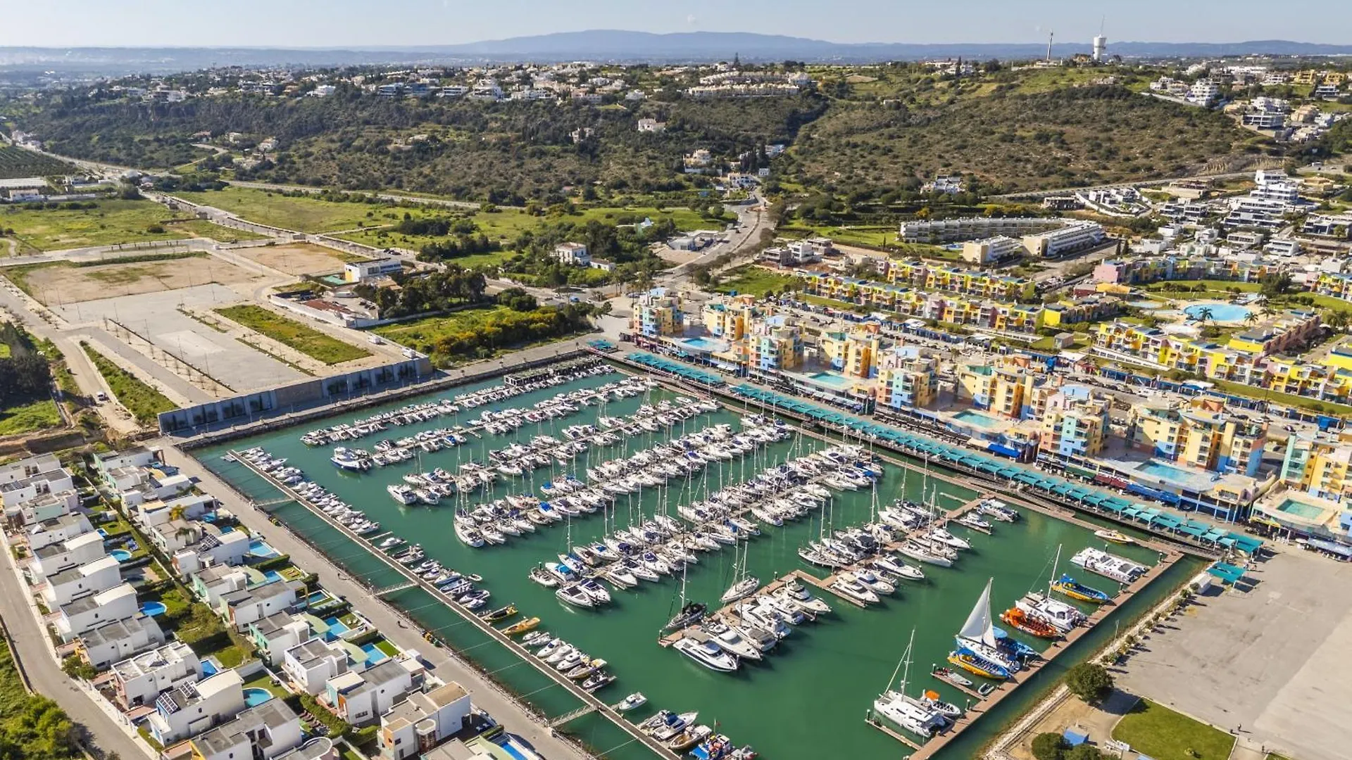 Marina Breeze Apartment With Pool - 900M From The Beach Albufeira