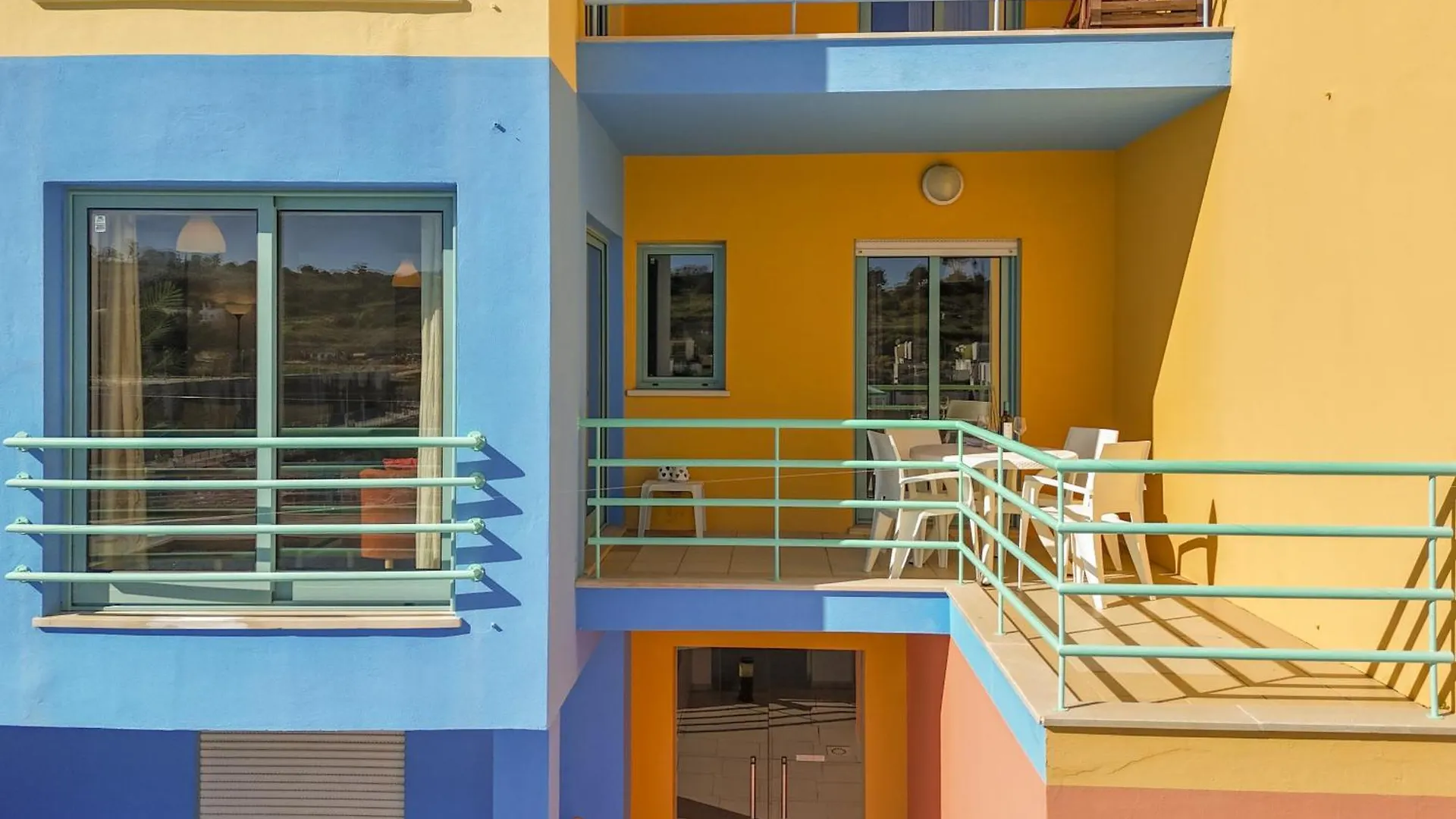 Marina Breeze Apartment With Pool - 900M From The Beach Albufeira