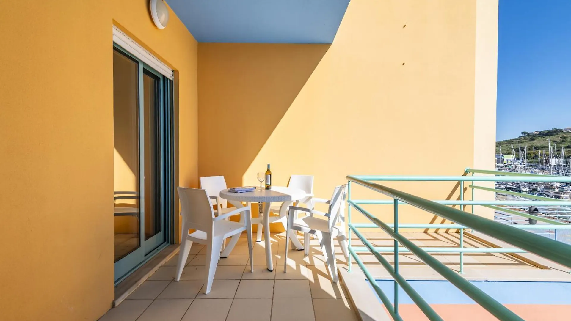 Marina Breeze Apartment With Pool - 900M From The Beach Albufeira