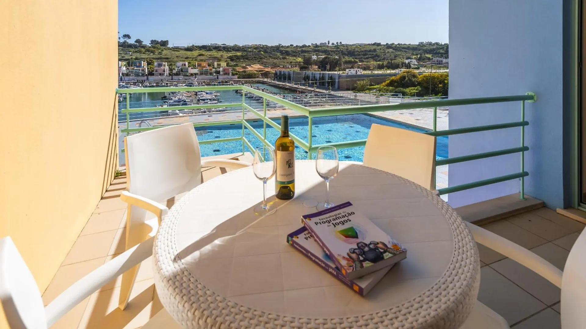 Marina Breeze Apartment With Pool - 900M From The Beach Albufeira