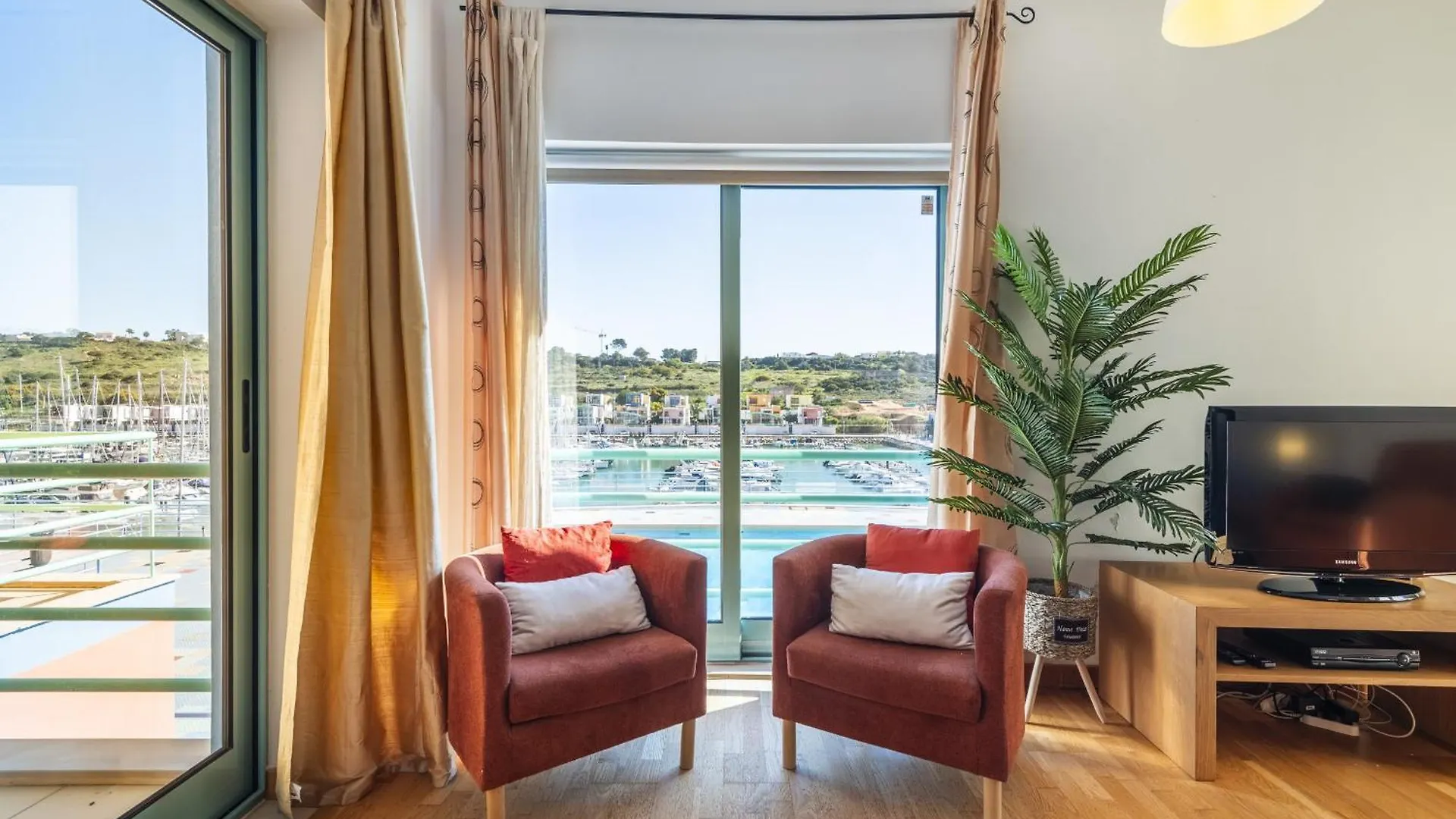 Marina Breeze Apartment With Pool - 900M From The Beach Albufeira